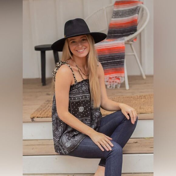 THE CARRY ON TIE STRAP TANK TOP, BANDANA &
LEOPARD - Picture 6 of 8